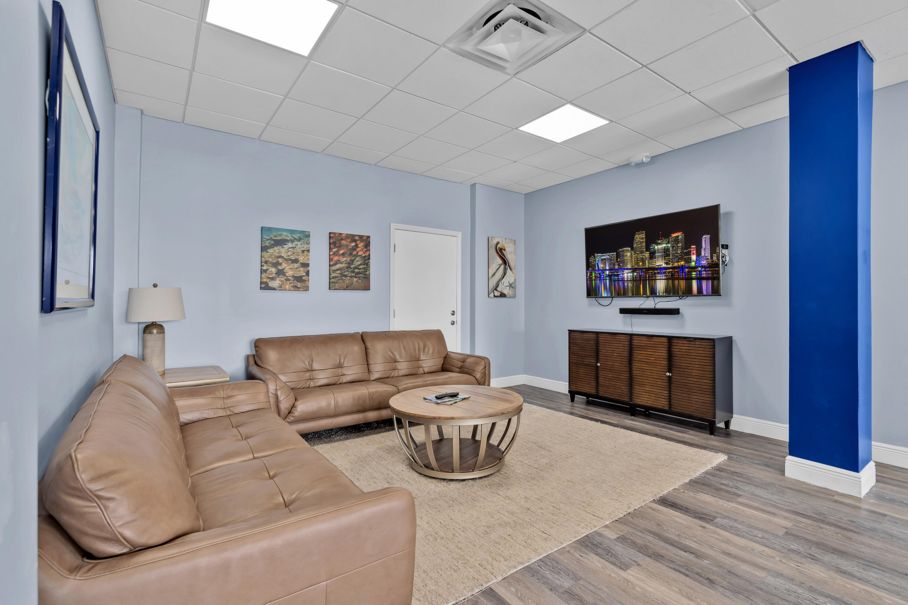 97501 Overseas Highway, Unit 607 Key Largo, FL 33037 - Photo 70 of 73 a living room with furniture and a flat screen tv