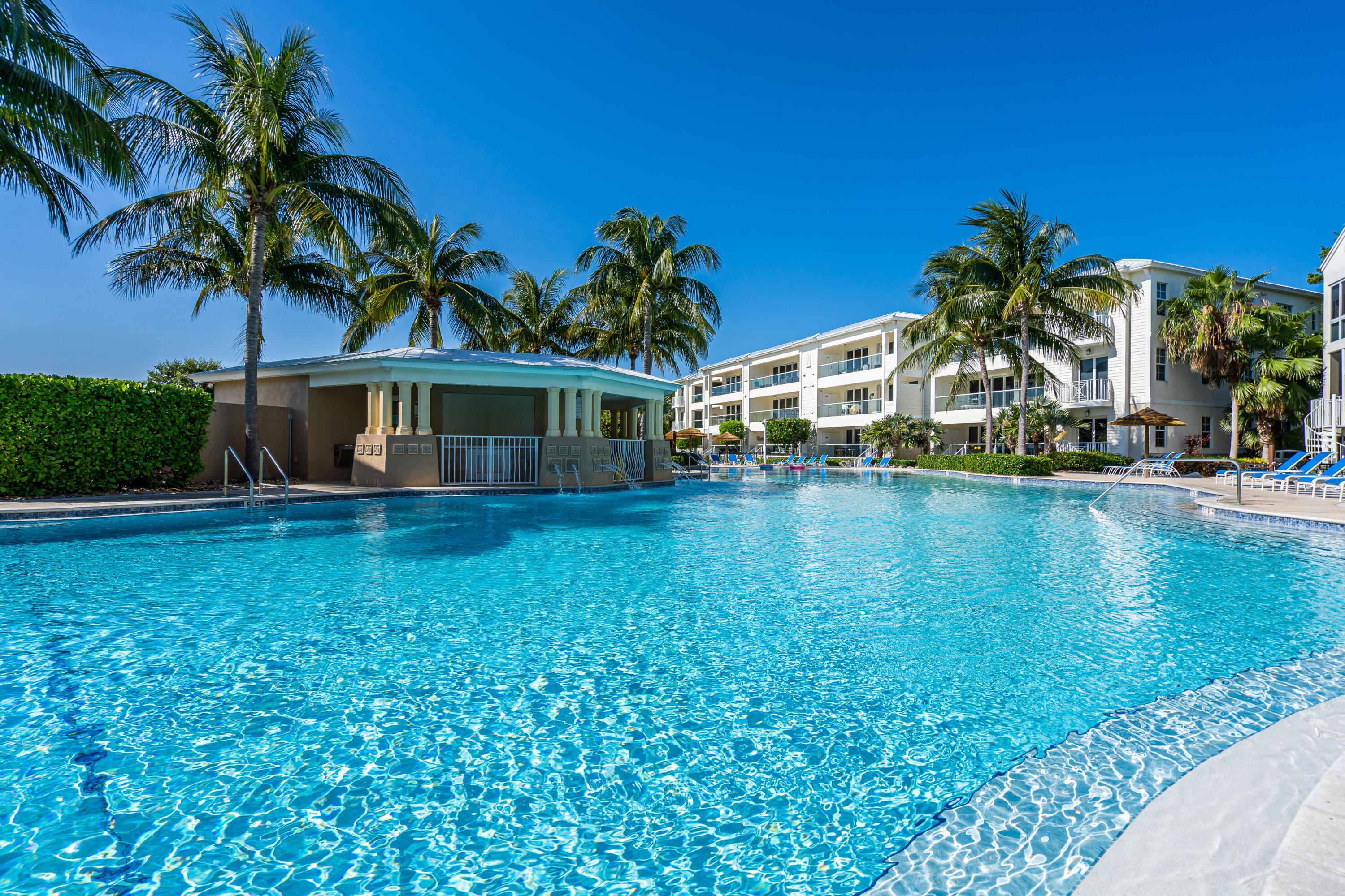 97501 Overseas Highway, Unit 607 Key Largo, FL 33037 - Photo 7 of 73 Oceanfront Pool