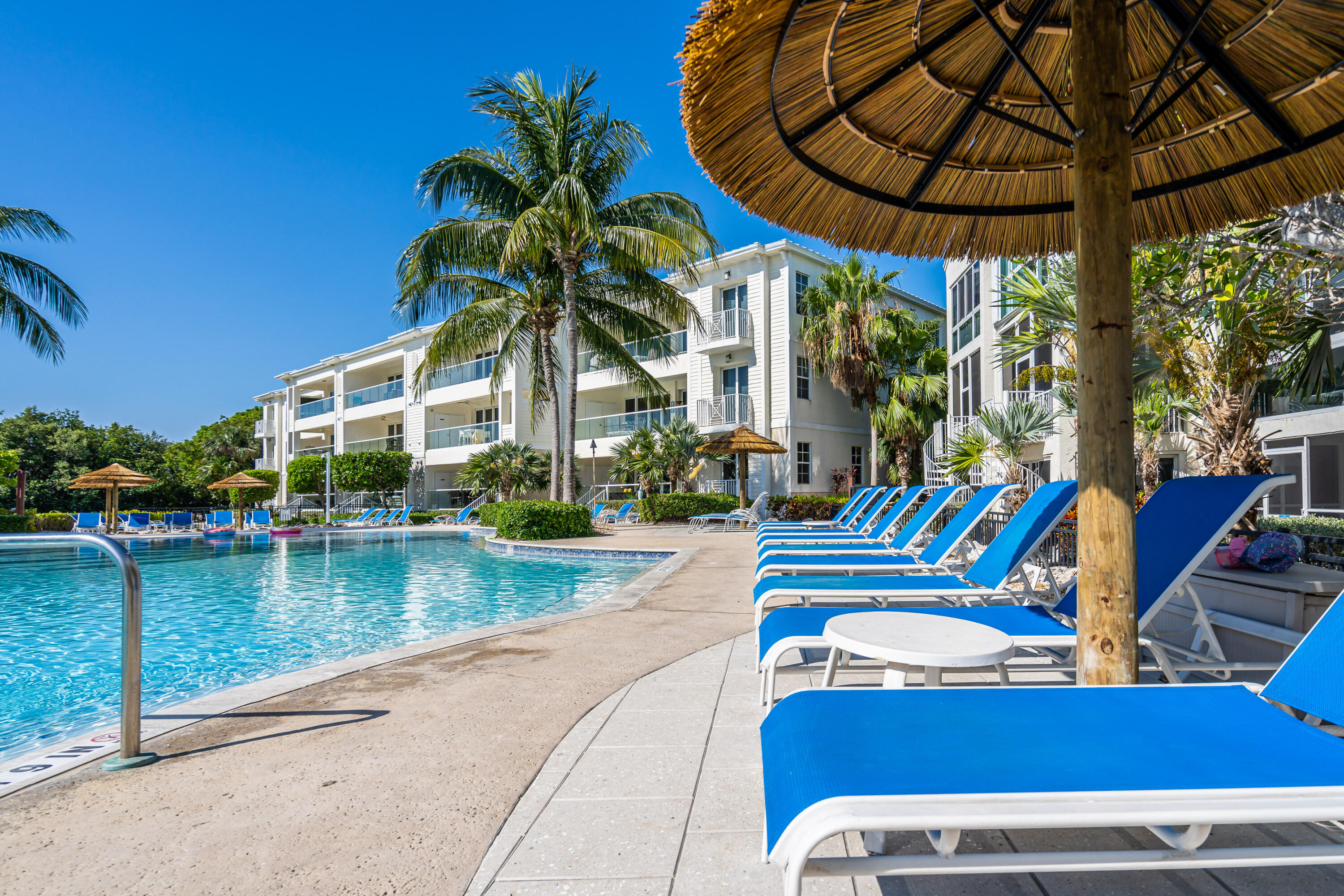 97501 Overseas Highway, Unit 607 Key Largo, FL 33037 - Photo 8 of 73 Oceanfront Pool