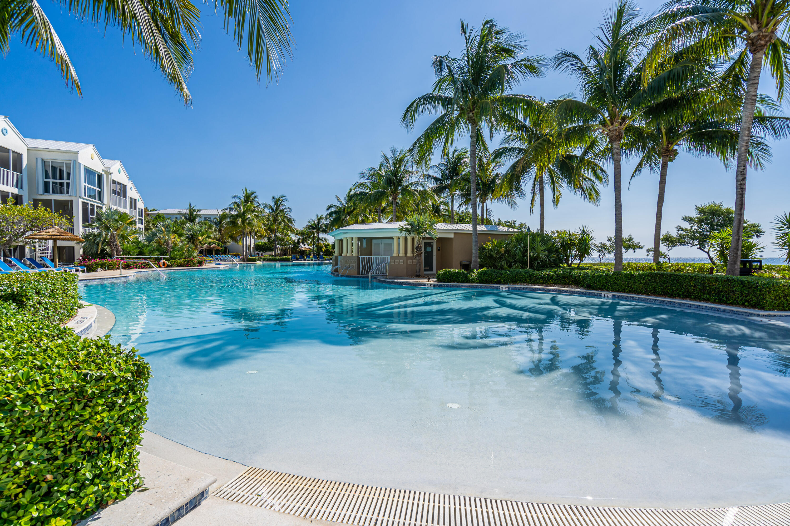 97501 Overseas Highway, Unit 607 Key Largo, FL 33037 - Photo 9 of 73 Oceanfront Pool
