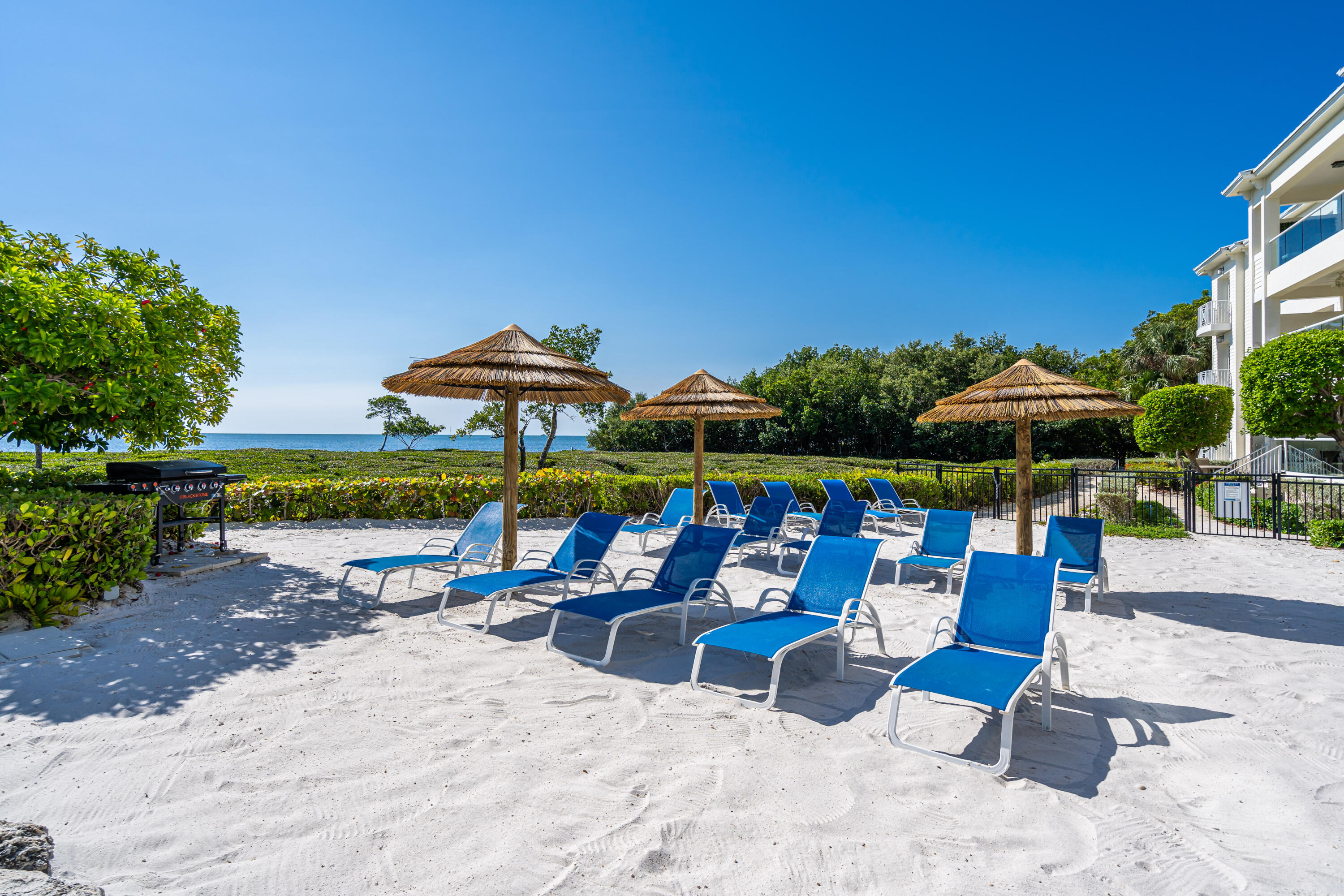 97501 Overseas Highway, Unit 607 Key Largo, FL 33037 - Photo 10 of 73 Poolside Beach Seating
