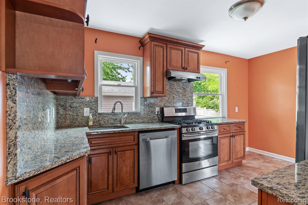 2120 Oxford Road Berkley, MI 48072 - Photo 8 of 42