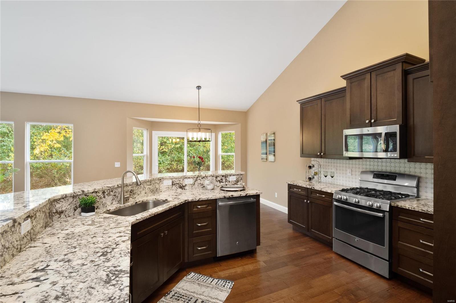 1052 Bridlewood Valley Point High Ridge, MO 63049 - Photo 5 of 34 Gallery Image 5