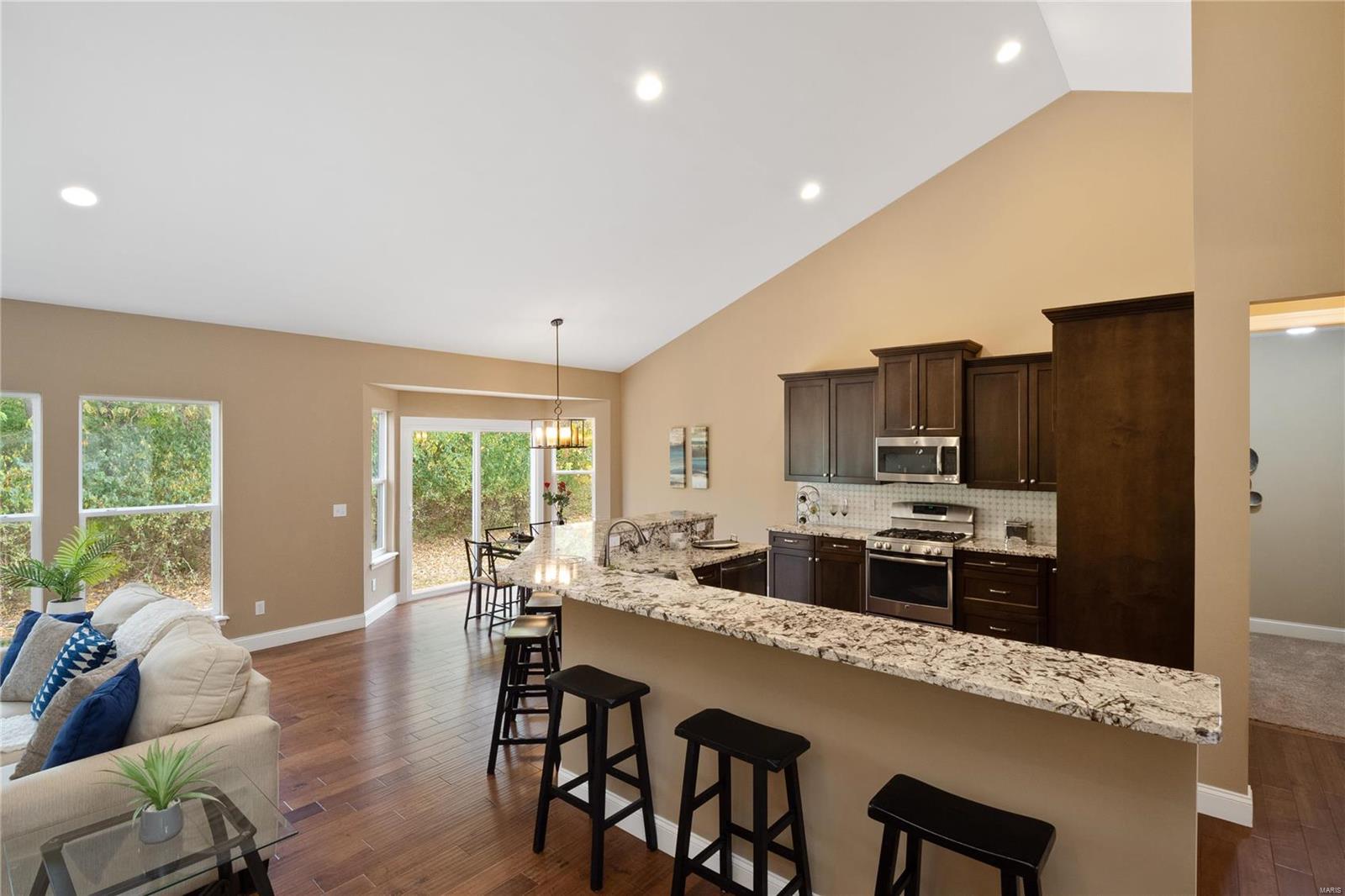 1052 Bridlewood Valley Point High Ridge, MO 63049 - Photo 6 of 34 Gallery Image 6