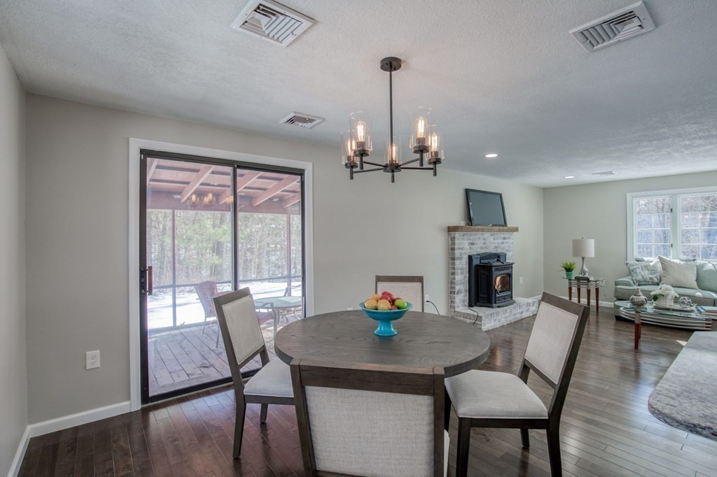 987 Shaker Road Westfield, MA 01085 - Photo 5 of 23 Gallery Image 5