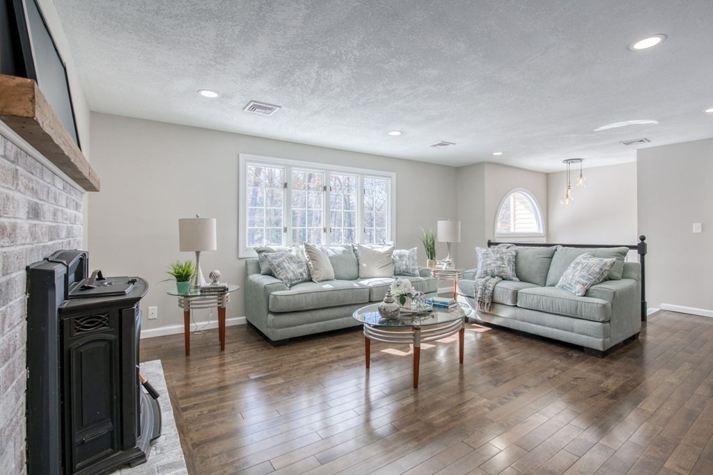 987 Shaker Road Westfield, MA 01085 - Photo 7 of 23 Gallery Image 7