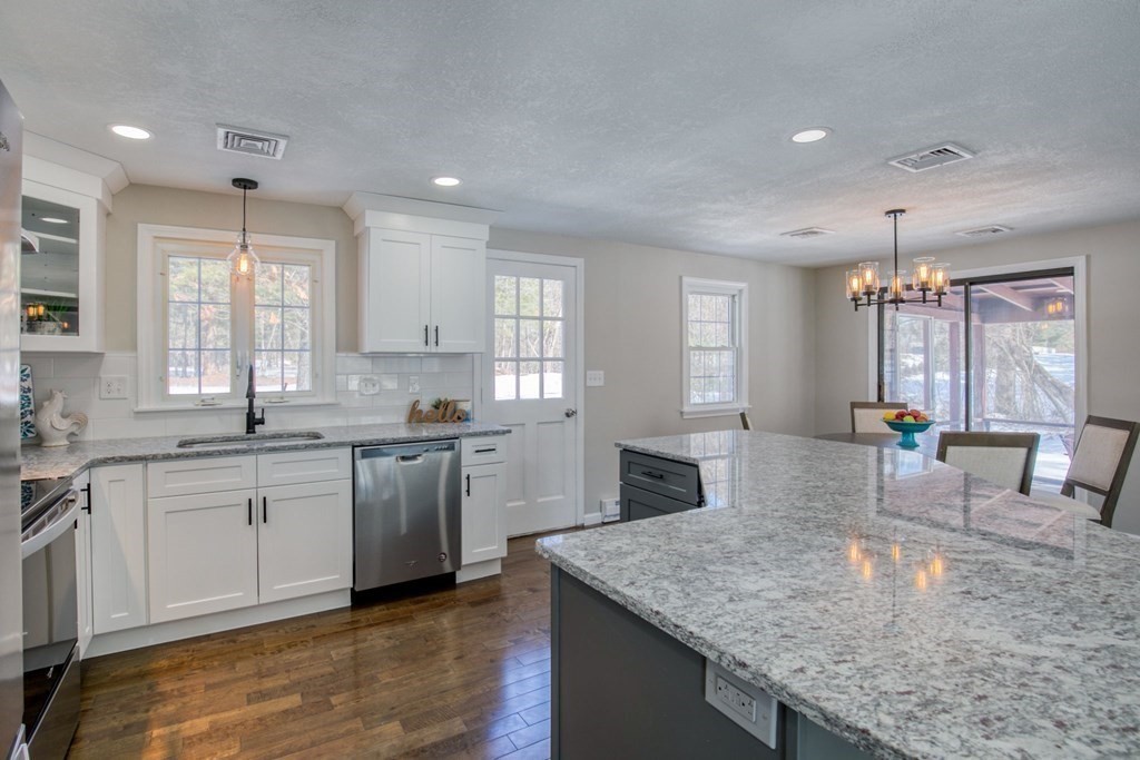 987 Shaker Road Westfield, MA 01085 - Photo 9 of 23 Gallery Image 9
