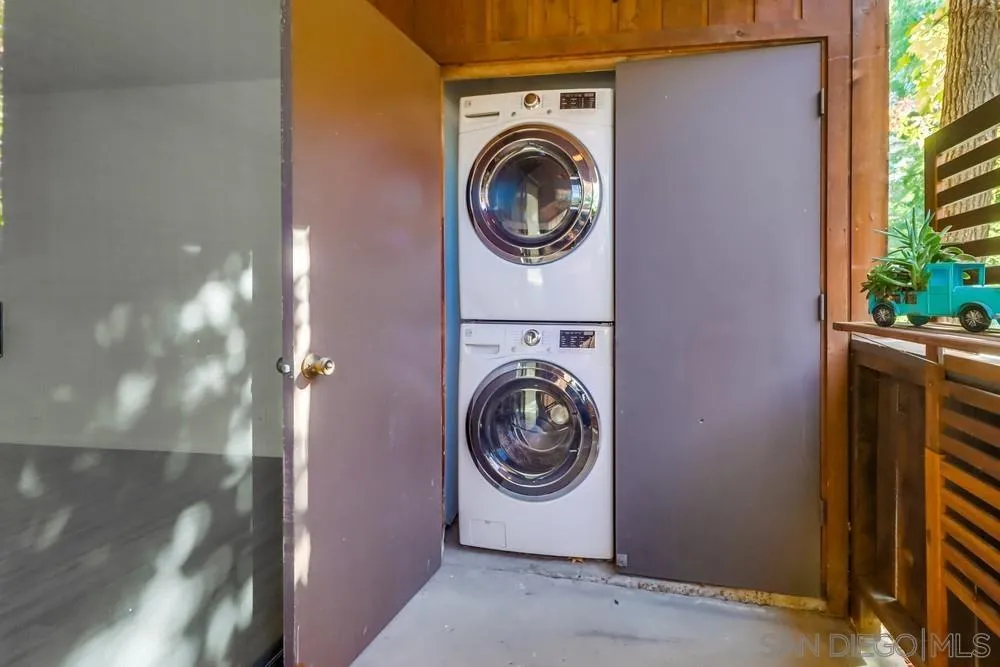 2157 Arnold Way, Unit 201 Alpine, CA 91901 - Photo 34 of 41 a utility room with dryer and washer