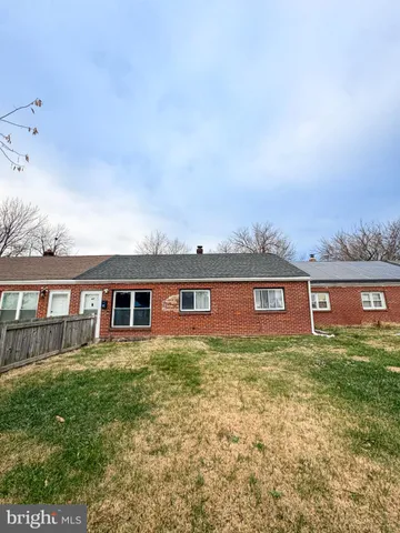 a view of a house with a yard and plants