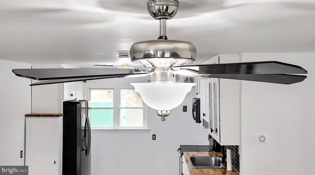 a close view of light fixtures and entryway