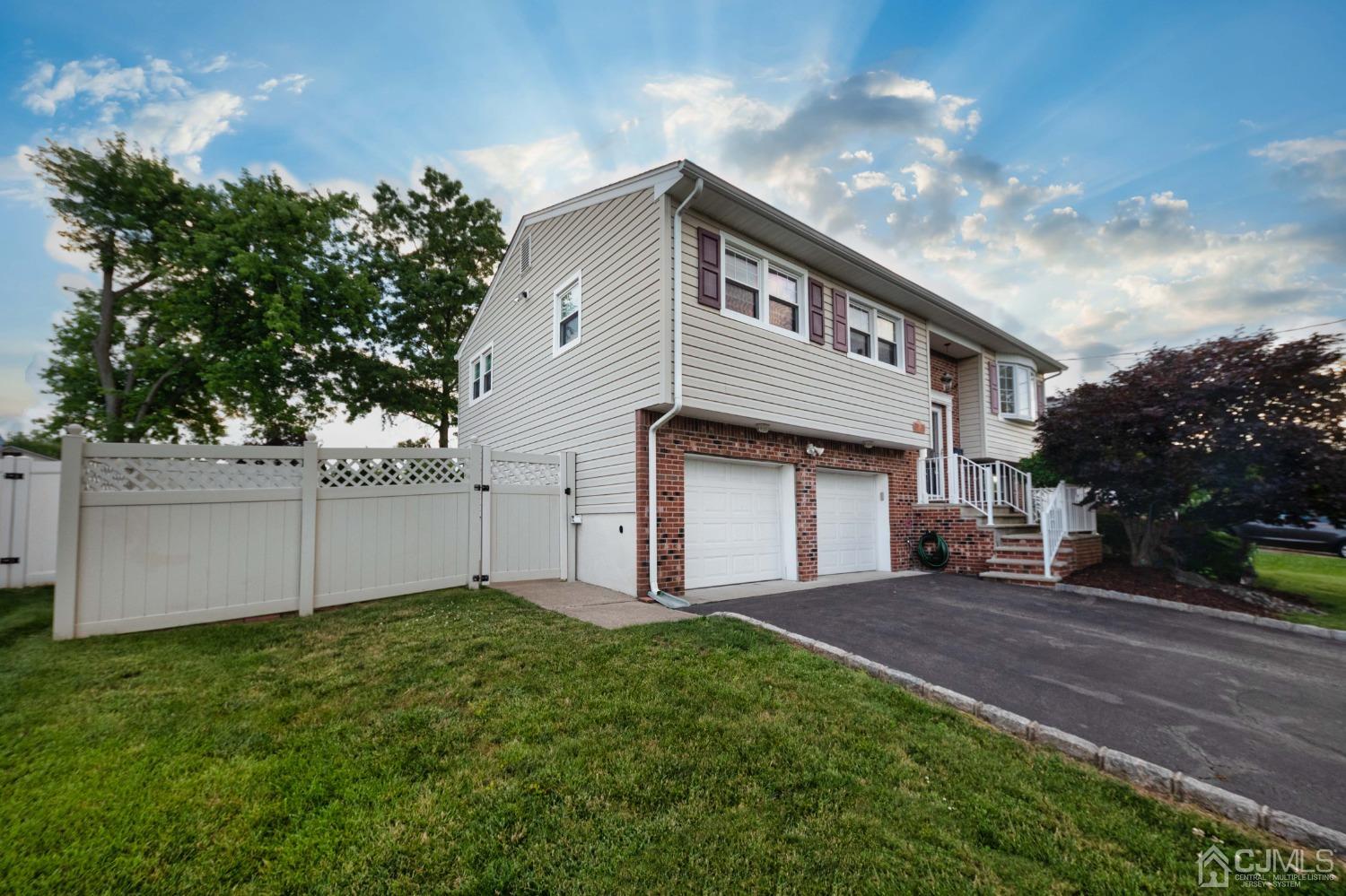 174 Winding Road Iselin, NJ 08830 - Photo 2 of 17 Gallery Image 2