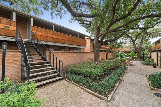 $1,900 | 3924 West Alabama Street, Unit 4, Houston, TX 77027