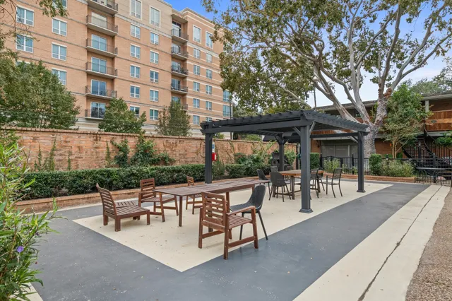 $1,900 | 3924 West Alabama Street, Unit 4, Houston, TX 77027