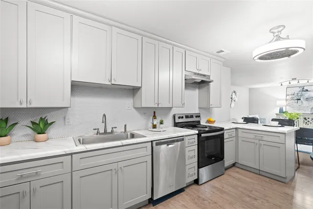 $1,900 | 3924 West Alabama Street, Unit 4, Houston, TX 77027