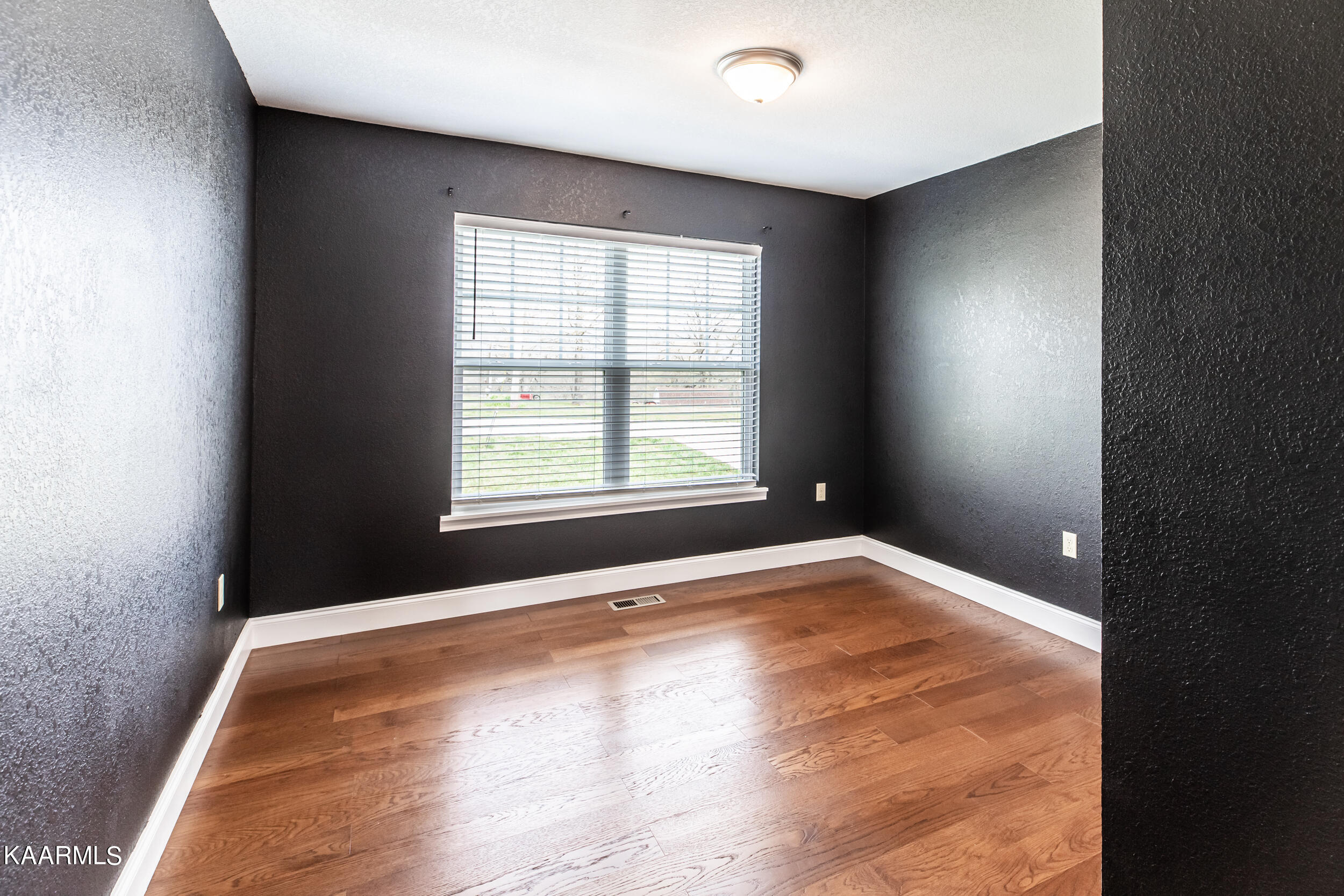 919 Mt Paran Road Jacksboro, TN 37757 - Photo 19 of 25 Bedroom 2