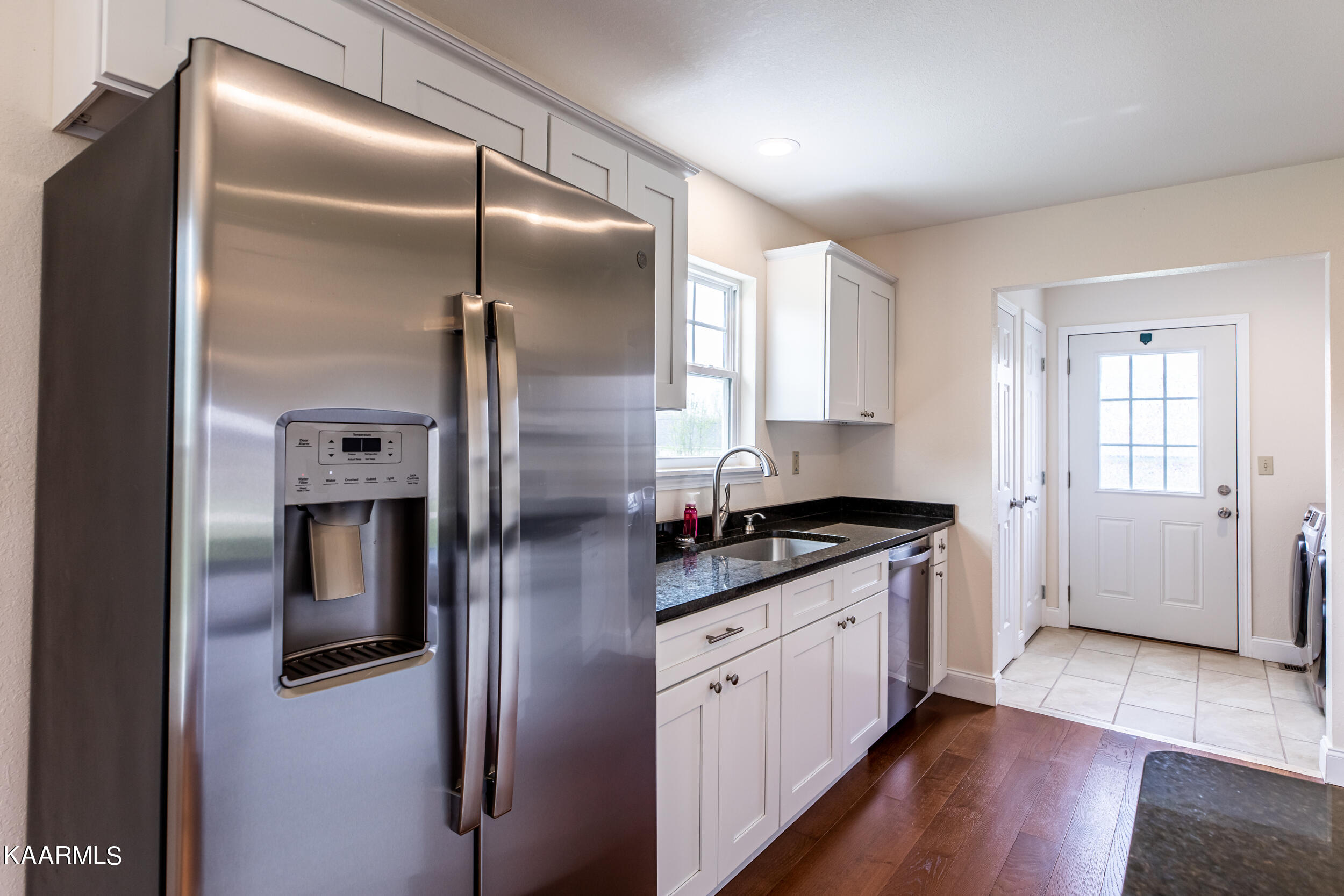 Kitchen / Black granite countertops
