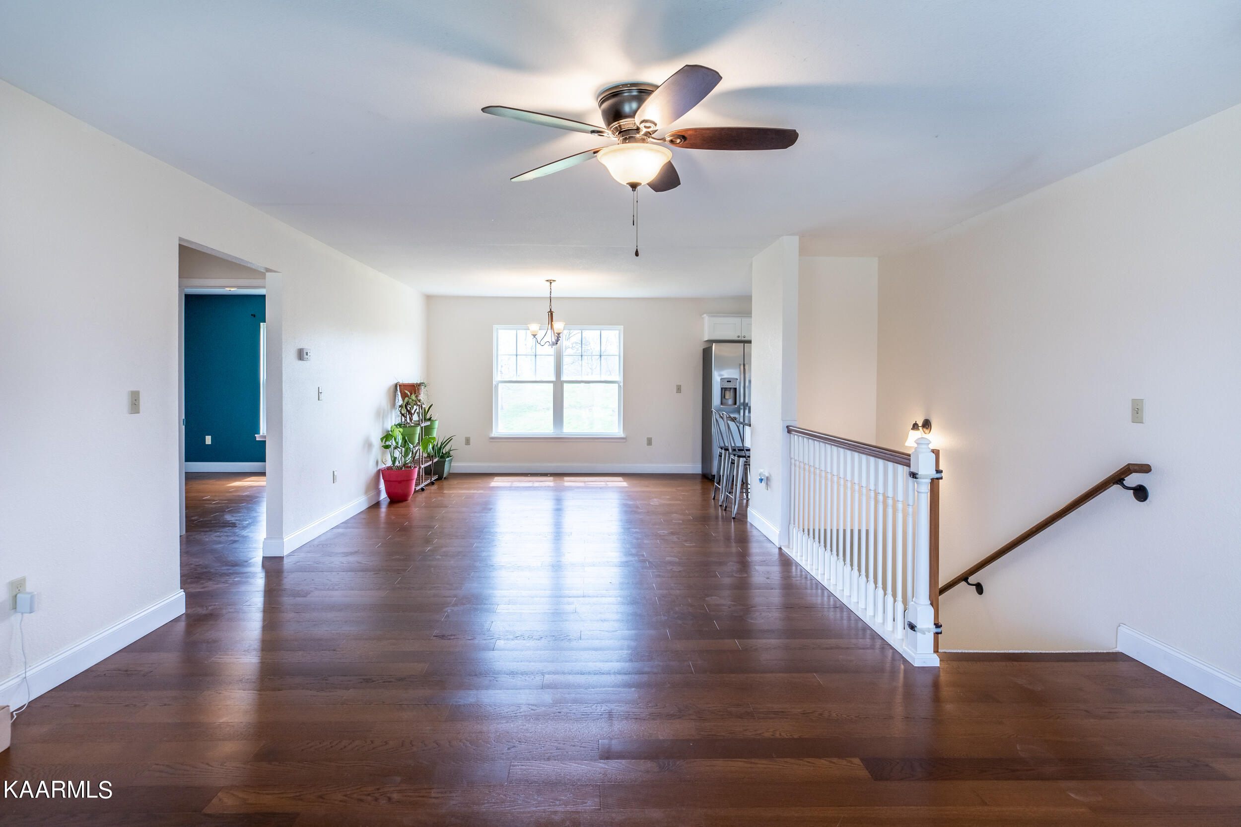 919 Mt Paran Road Jacksboro, TN 37757 - Photo 9 of 25 Living Room / Dining Combo