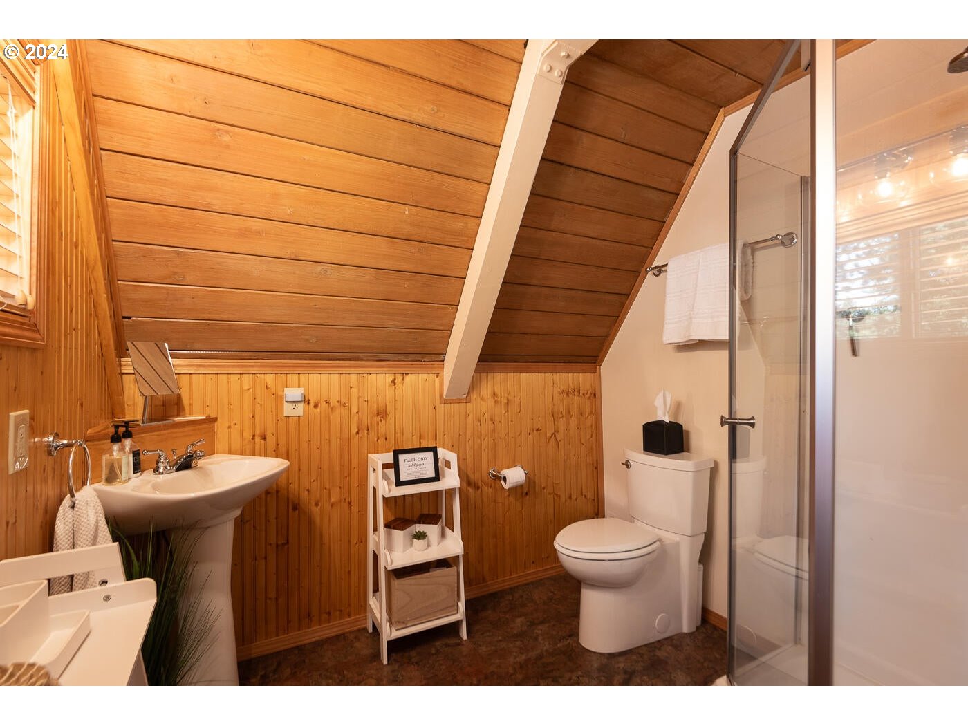 16942 Downey Road Bend, OR 97707 - Photo 13 of 22 a bathroom with a toilet sink and mirror