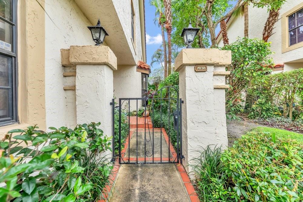 7838 La Mirada Drive Boca Raton, FL 33433 - Photo 3 of 30