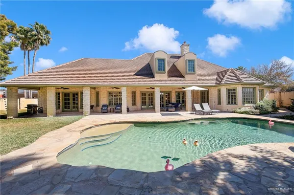 a view of a house with backyard and sitting area