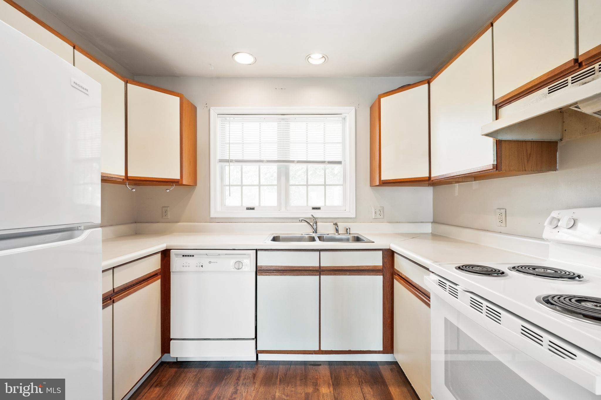 1 Bayview Road, Unit 7A Betterton, MD 21610 - Photo 7 of 28 Dated but functional kitchen