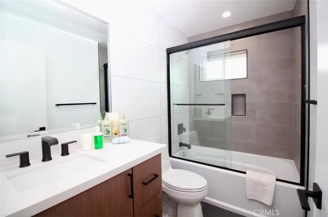 $4,000 | 1416 Cloverdale Avenue, Los Angeles, CA 90019