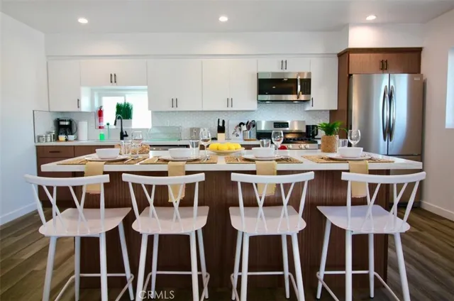 $4,000 | 1416 Cloverdale Avenue, Los Angeles, CA 90019