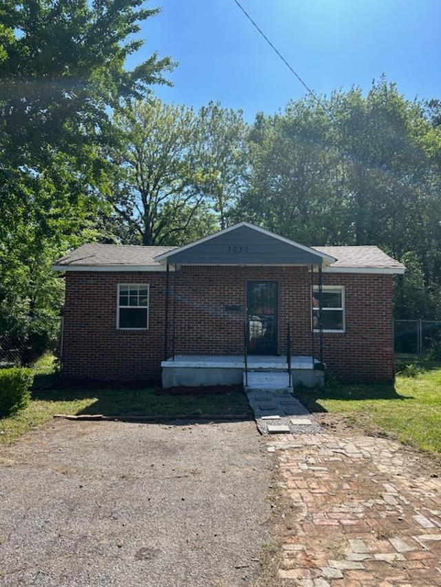 3030 Alta Road Memphis, TN 38109 - Photo 1 of 6 a front view of a house with a yard
