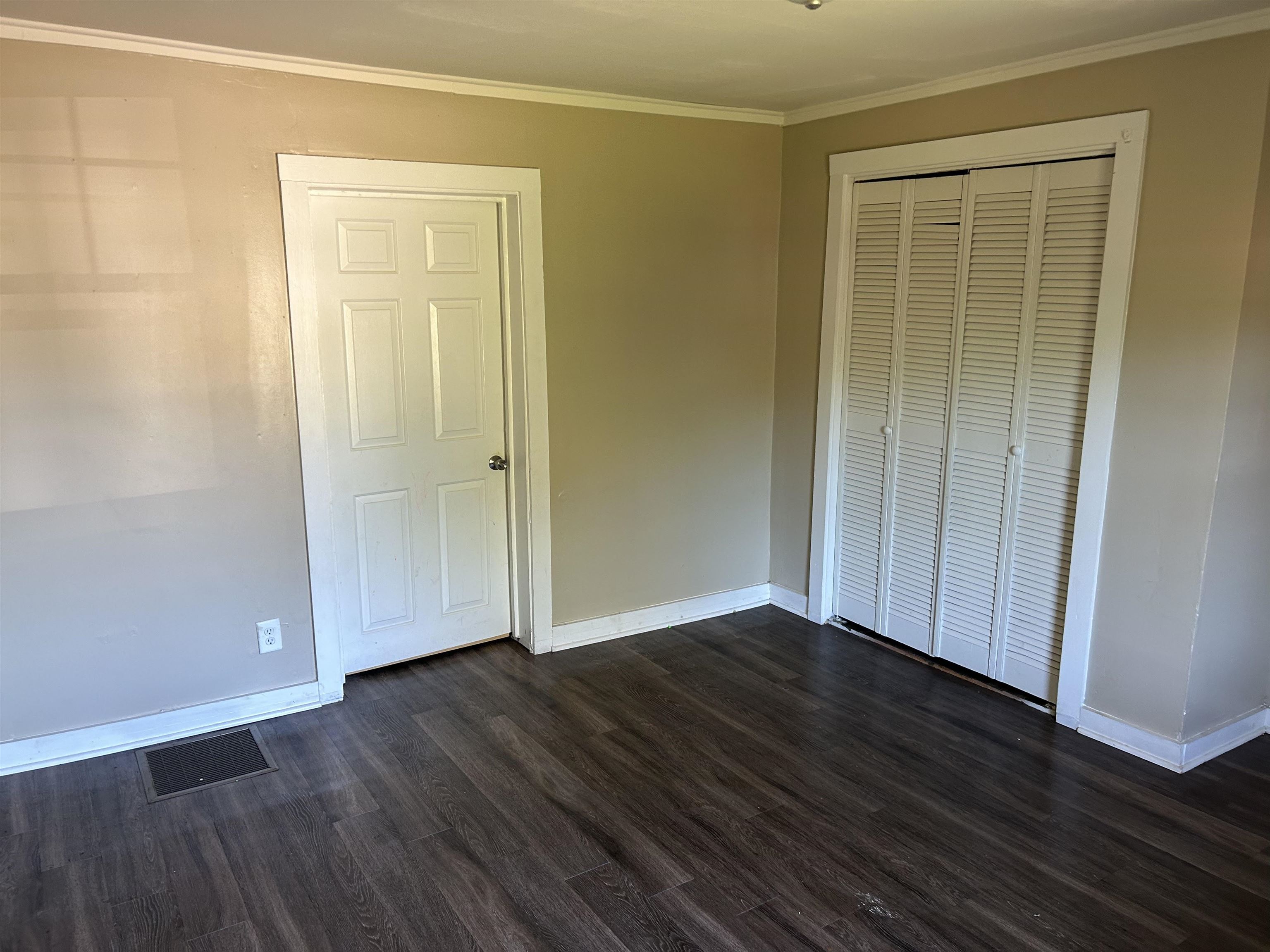 3030 Alta Road Memphis, TN 38109 - Photo 4 of 6 an empty room with wooden floor and closet area