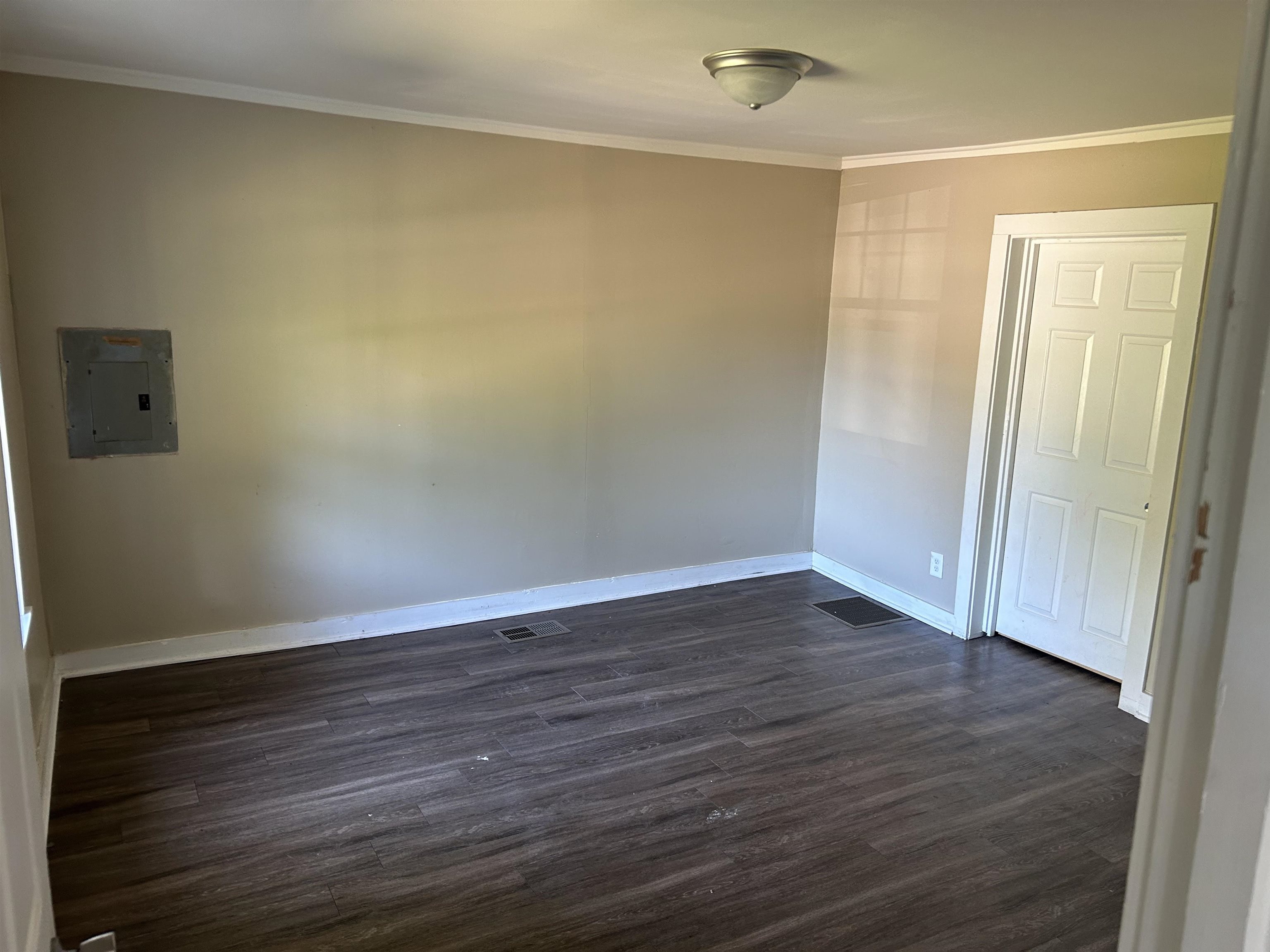 3030 Alta Road Memphis, TN 38109 - Photo 5 of 6 a view of an empty room with wooden floor and a window