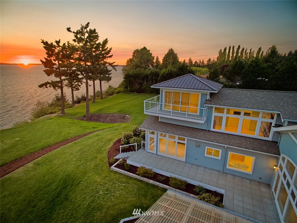 530 Bayside Road Bellingham, WA 98225 - Photo 2 of 25 a front view of a house with garden