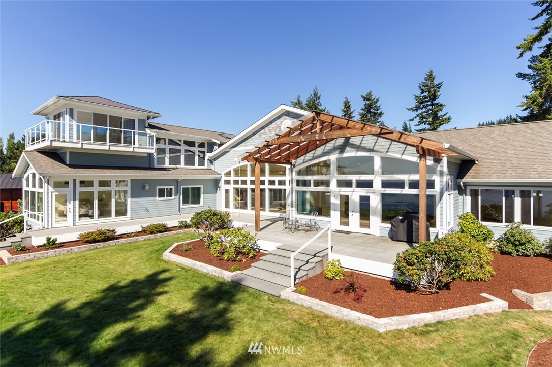 530 Bayside Road Bellingham, WA 98225 - Photo 23 of 25 front view of a house with a yard