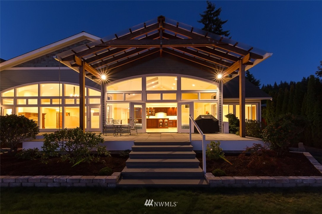 530 Bayside Road Bellingham, WA 98225 - Photo 5 of 25 a view of sitting area in the balcony