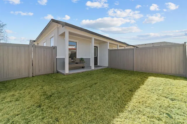 $1,710 | 6802 Akasa Crossing, McKinney, TX 75071