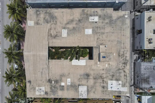 $325,000 | 350 Collins Avenue, Unit 310, Miami Beach, FL 33139