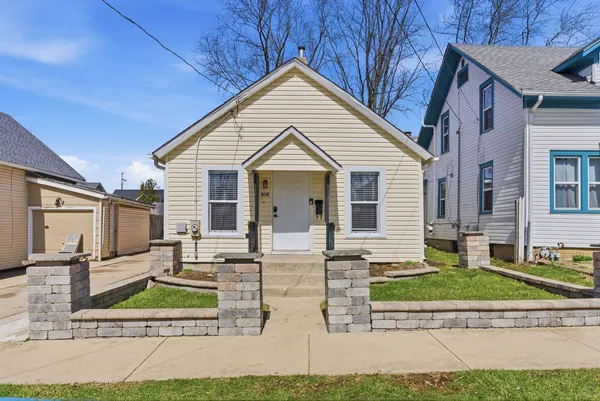 $245,000 | 810 Superior Street, Aurora, IL 60505