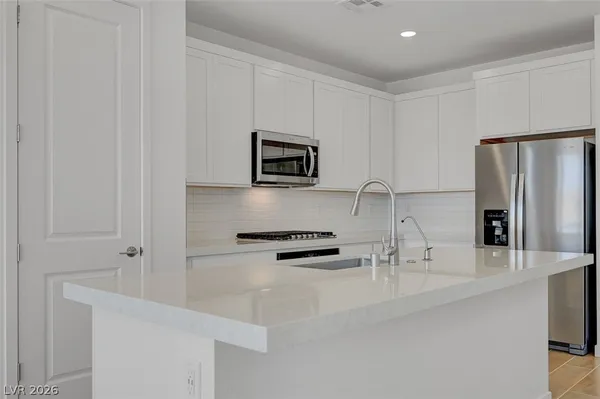 $2,395 | 8532 West Agate Avenue, Las Vegas, NV 89113