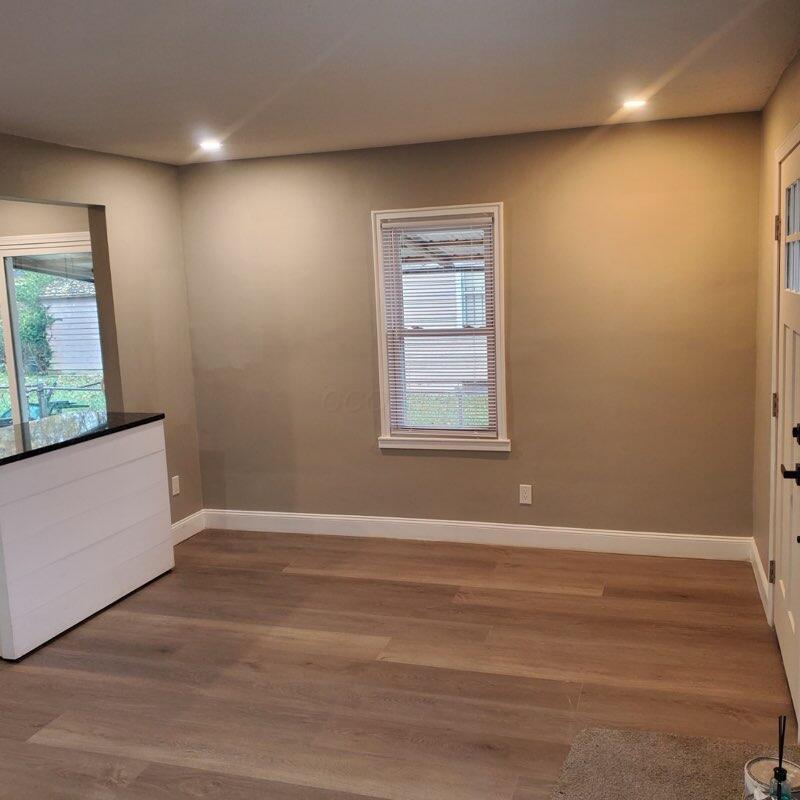 1794 Devonshire Road Columbus, OH 43219 - Photo 7 of 23 03Livingrm3