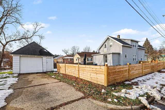 $240,000 | 1100 Atlantic Street Northwest, Grand Rapids, MI 49504