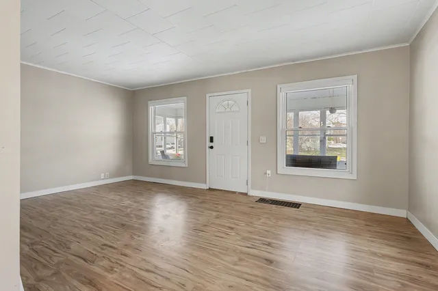 $240,000 | 1100 Atlantic Street Northwest, Grand Rapids, MI 49504