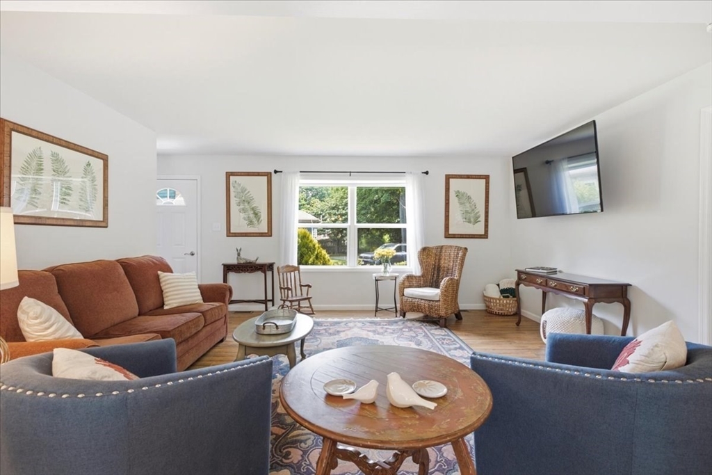 85 Lewis Avenue Walpole, MA 02081 - Photo 6 of 39
