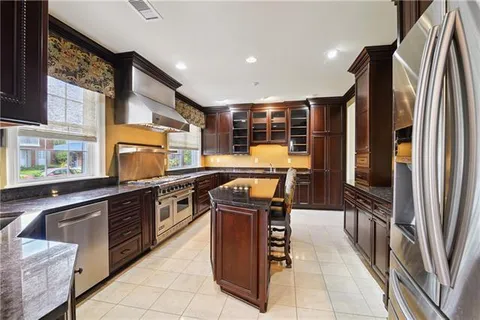 $825,000 | 5545 Jacquelyn Court, New Orleans, LA 70124