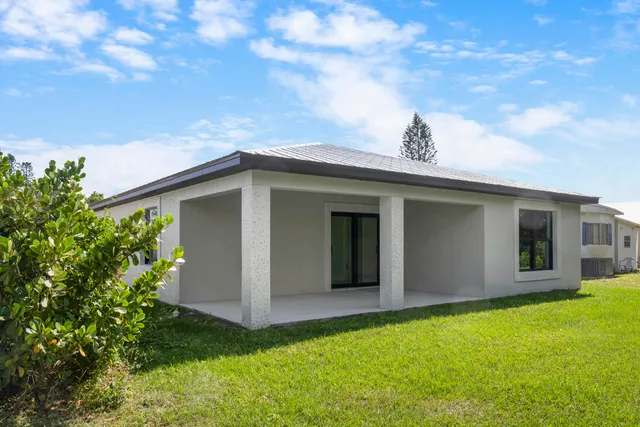 a view of a house with backyard and garden