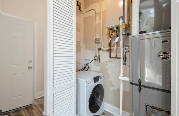 $1,400 | 2442 South Kedzie Avenue, Unit 1F, Chicago, IL 60623