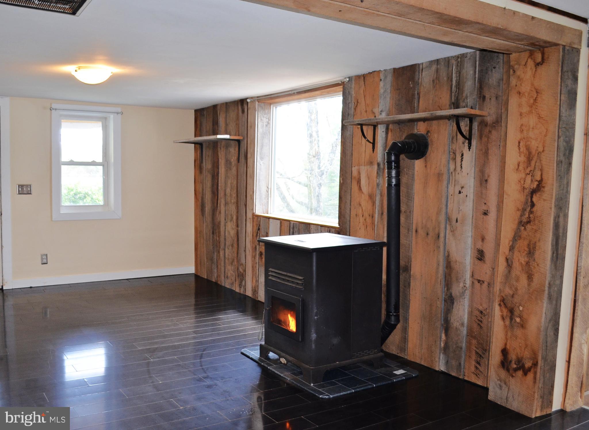 1014 Henry O Michael Road Berkeley Springs, WV 25411 - Photo 20 of 81 living room