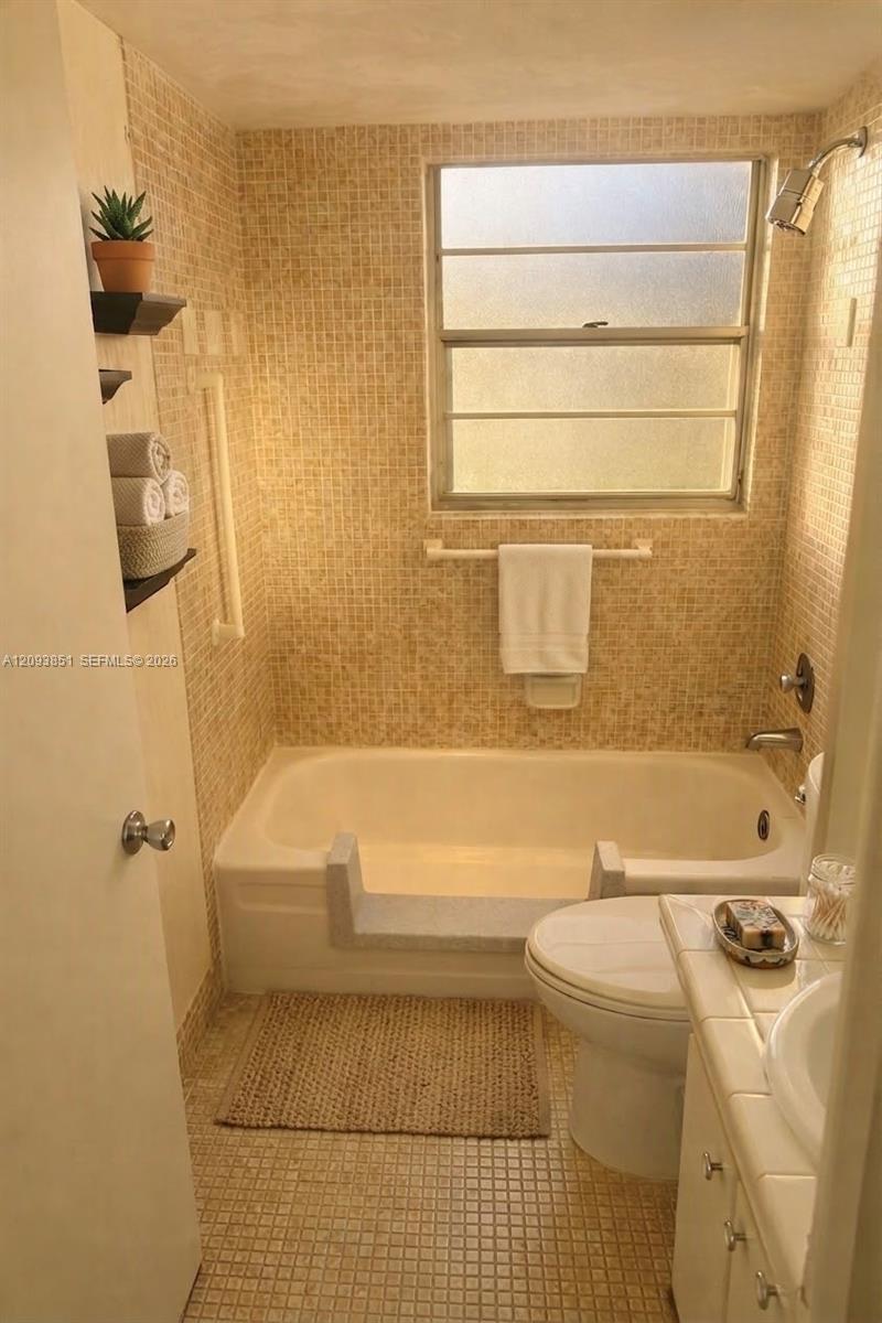 528 Mansfield M, Unit 528 Boca Raton, FL 33434 - Photo 15 of 19 Gallery Image 15