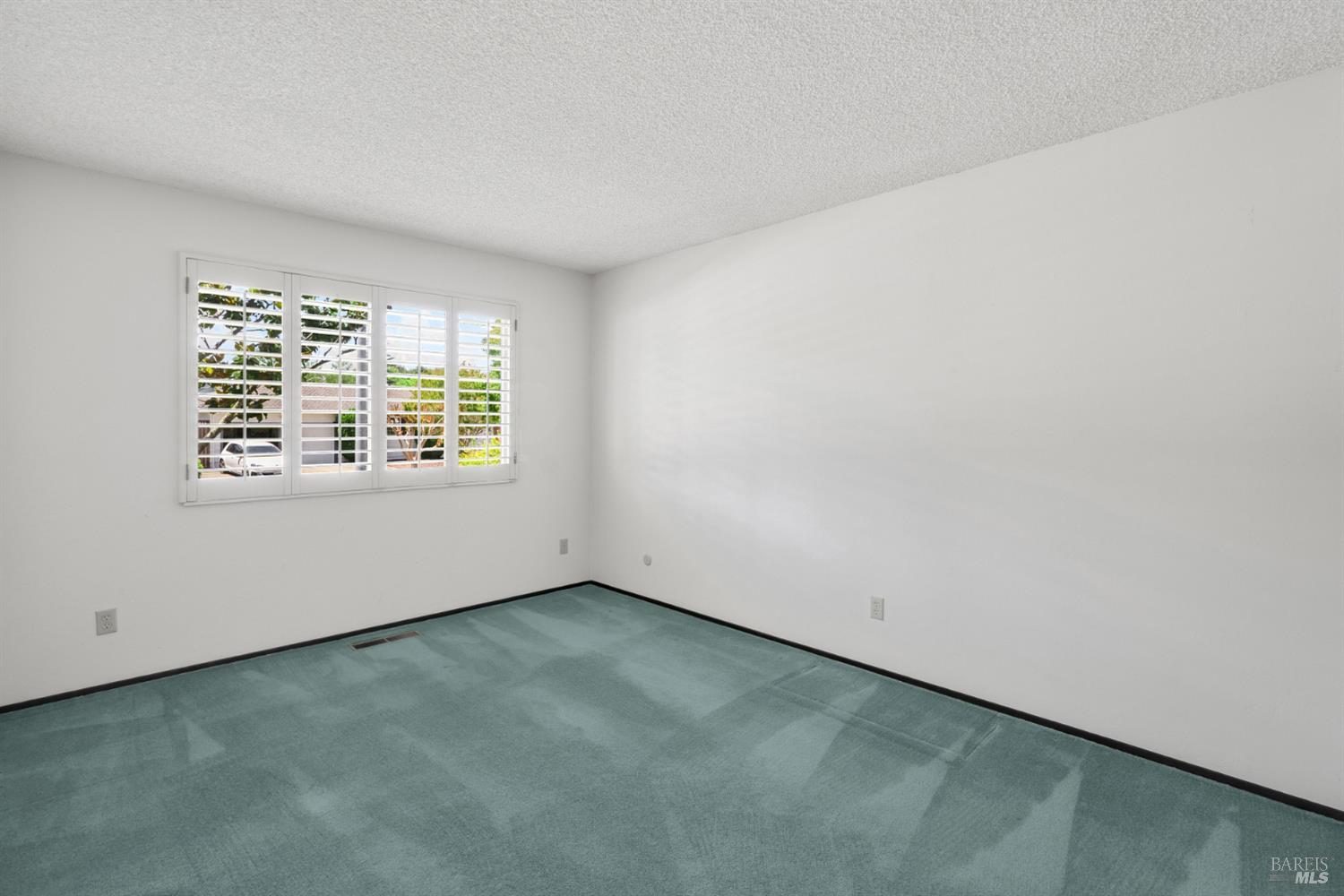 2904 Jason Drive Santa Rosa, CA 95405 - Photo 18 of 33 an empty room with a window