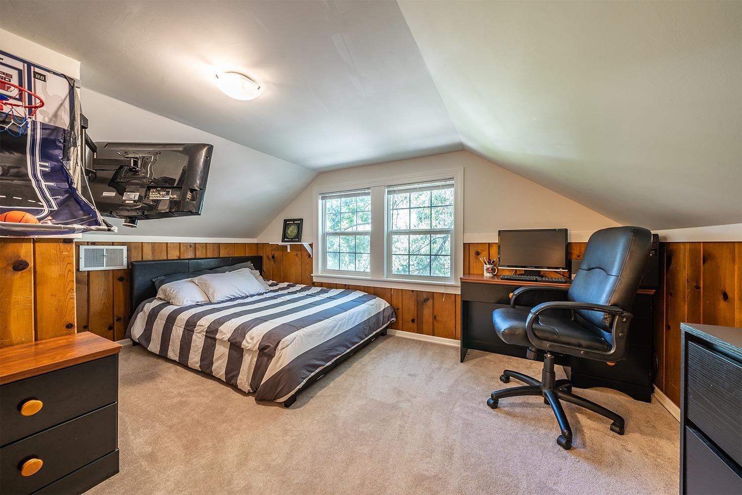 2404 Hillcrest Road Medford, OR 97504 - Photo 14 of 33 Additional Photo