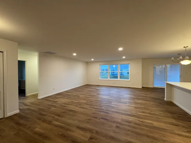 $335,000 | 506 Patterson Drive, Bloomington, IL 61701