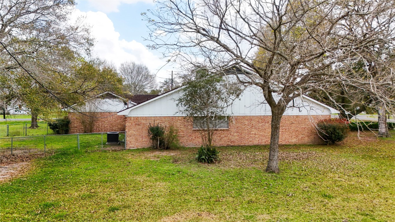 307 Market Street Louise, TX 77455 - Photo 28 of 46